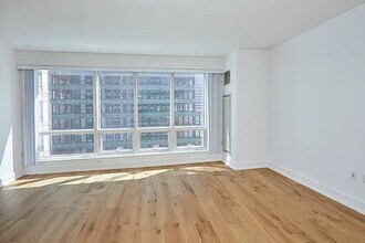 350 W 42nd St in New York, NY - Building Photo - Building Photo
