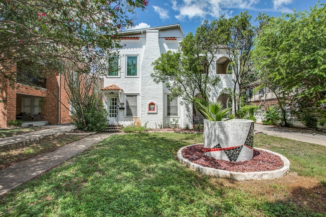 135 E Ridgewood Ct, Unit 135 E
