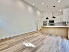 619 N Vista St, Unit A in Los Angeles, CA - Building Photo - Building Photo