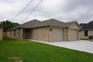 2514 Avenue H Ste B in Nederland, TX - Building Photo