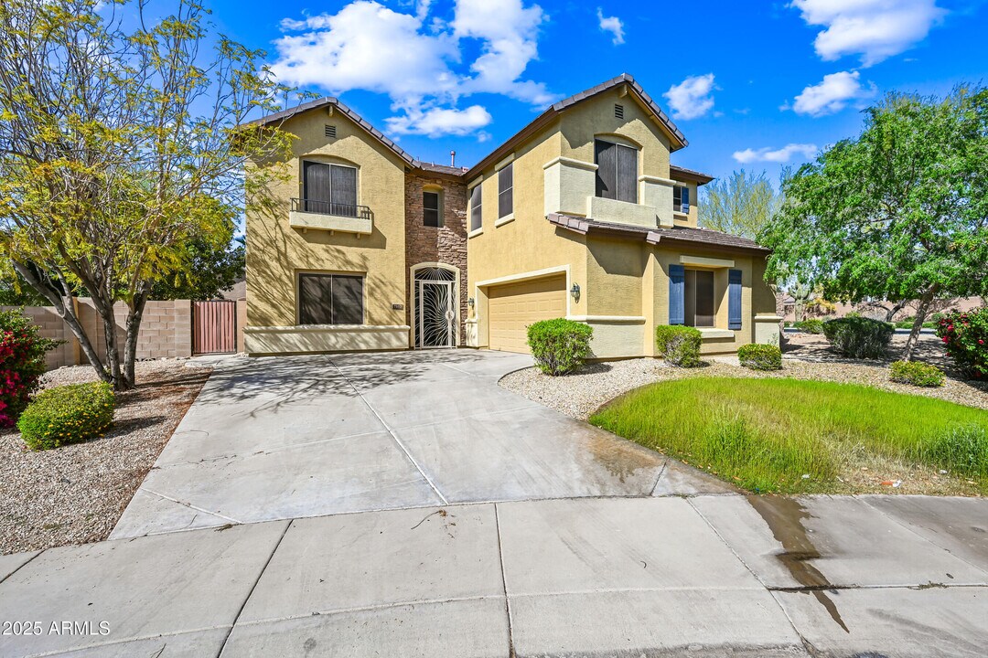 7102 W Katharine Way in Peoria, AZ - Foto de edificio