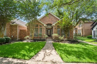 6627 Queensclub Dr in Houston, TX - Building Photo
