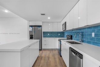 16955 SW 100th Ave in Miami, FL - Building Photo - Building Photo