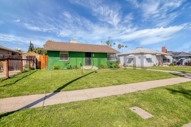 1335 E Brown Ave in Fresno, CA - Building Photo - Building Photo