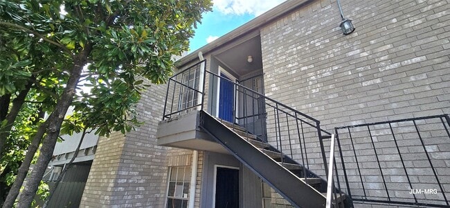 9700 Leawood Blvd, Unit 406 in Houston, TX - Building Photo - Building Photo