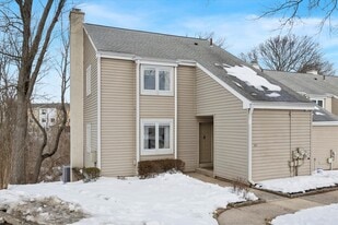 113 Harvest Ln in Phoenixville, PA - Building Photo