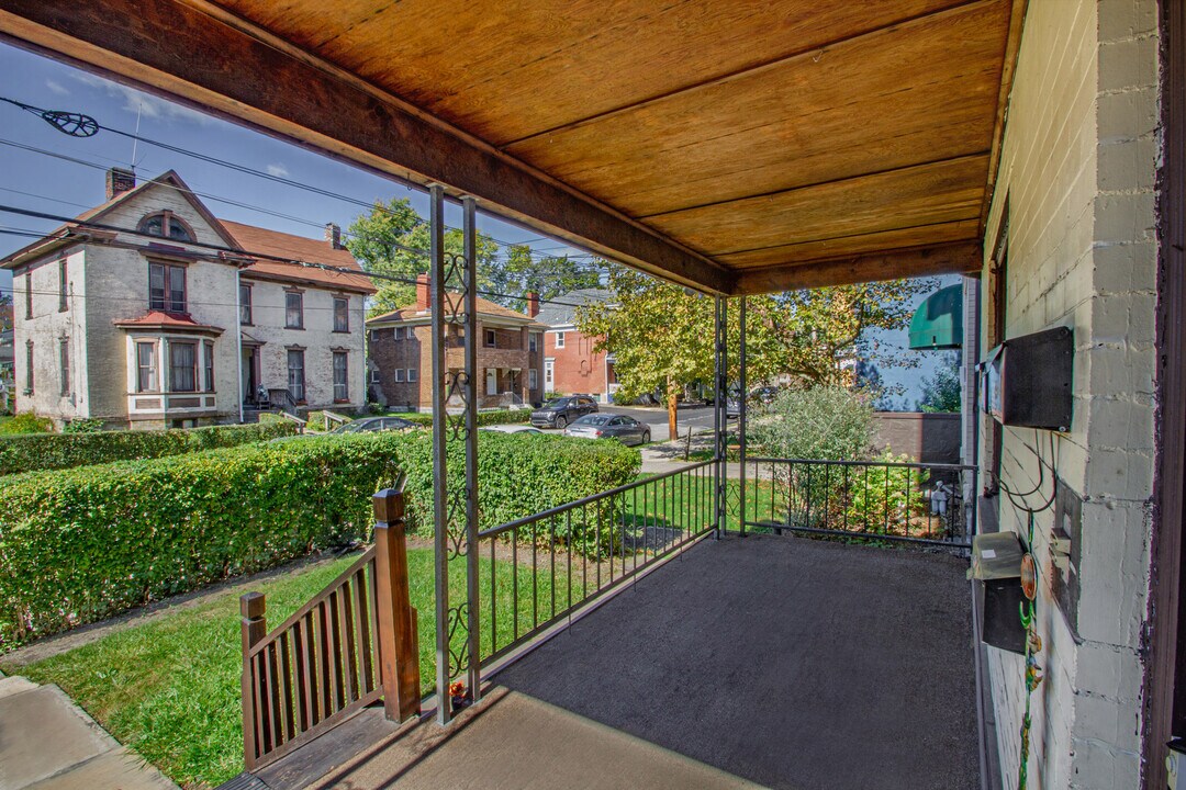 421 Peebles St, Unit 2 in Pittsburgh, PA - Building Photo