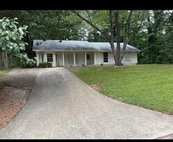 4284 Friar Tuck Ln in Buford, GA - Building Photo