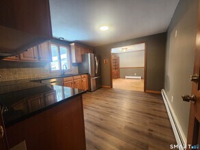 8 Quinn St in Stafford, CT - Building Photo - Building Photo