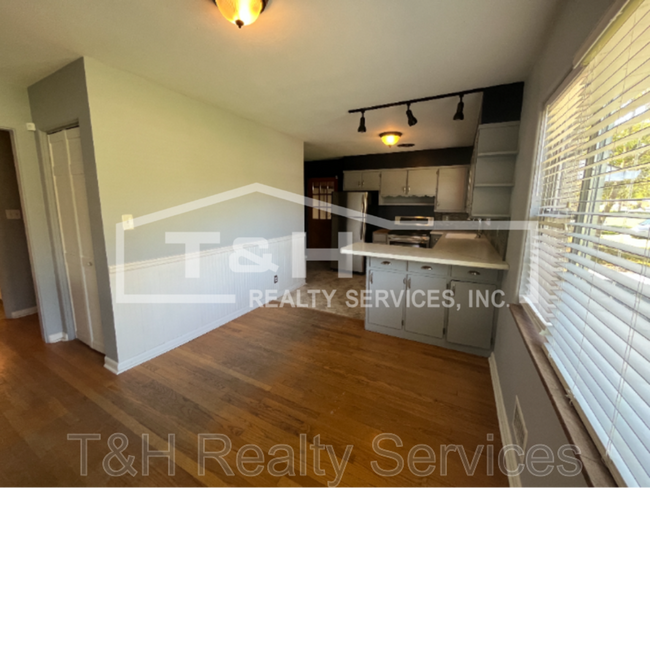 9627 E 10th St in Indianapolis, IN - Building Photo - Building Photo