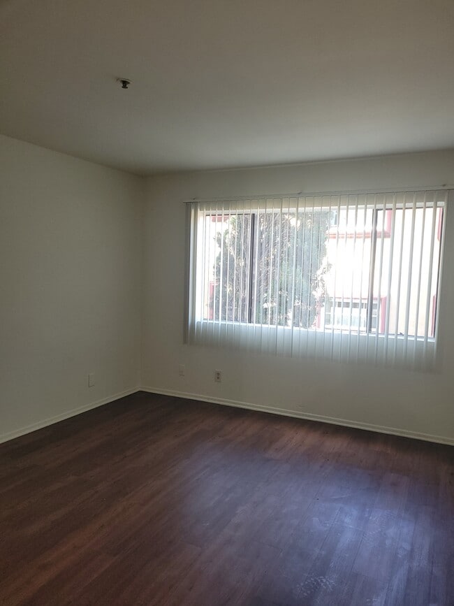 Vanowen Apartments in Los Angeles, CA - Building Photo - Building Photo