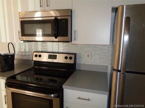 3271 Sabal Palm Manor in Hollywood, FL - Building Photo - Building Photo