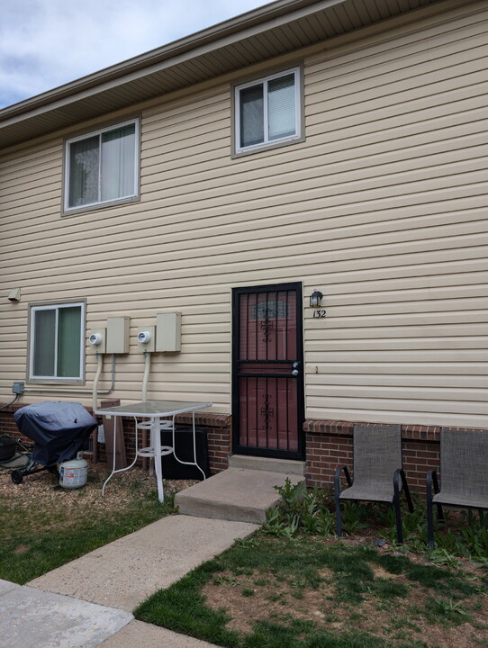 3355 S Flower St in Lakewood, CO - Foto de edificio