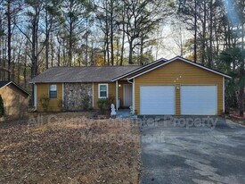 339 Cheryl Ct in Jonesboro, GA - Building Photo