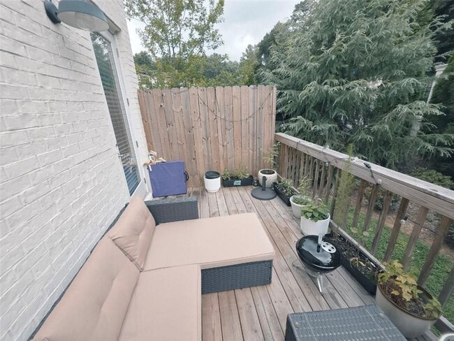 8020 Linfield Way in Sandy Springs, GA - Building Photo - Building Photo