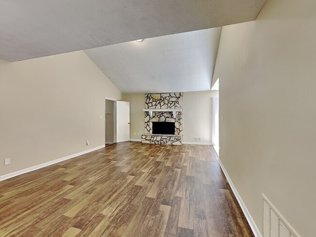 6928 Cedar Hill Ct in Riverdale, GA - Foto de edificio - Building Photo