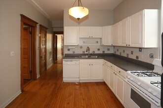 1326 N Claremont Ave, Unit M09H in Chicago, IL - Building Photo - Building Photo