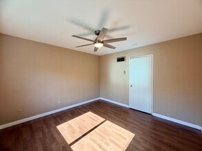 7545 Charmant Dr in San Diego, CA - Building Photo - Building Photo