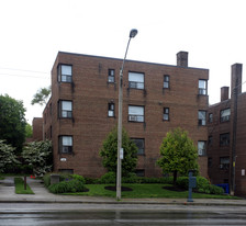 2688 Bloor St Apartments