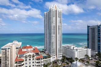 Akoya in Miami Beach, FL - Building Photo - Building Photo