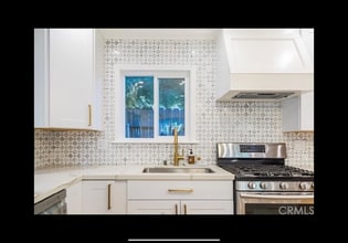 1454 N Clybourn Ave in Burbank, CA - Building Photo - Building Photo