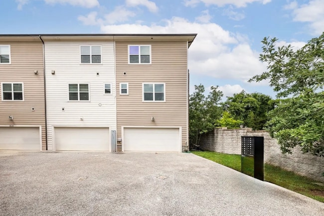 5521 Kentucky Ave in Nashville, TN - Foto de edificio - Building Photo