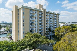 Keystone Towers in North Miami, FL - Building Photo