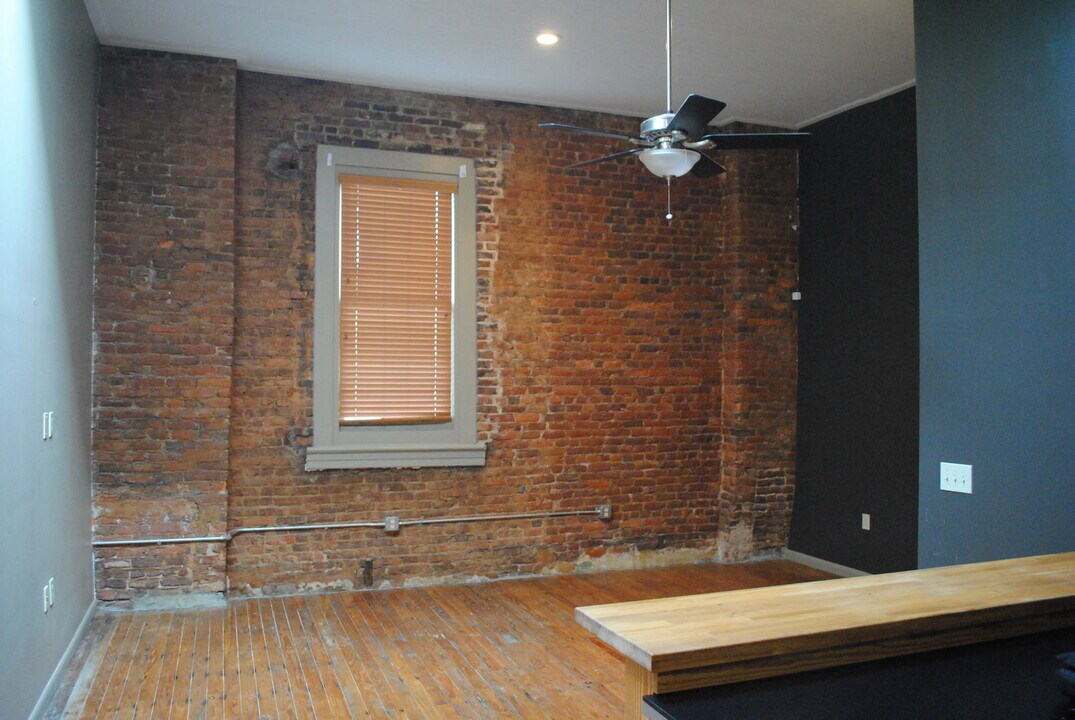 829 S Railroad Ave in Opelika, AL - Building Photo