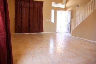 2630 S 64th Ln in Phoenix, AZ - Foto de edificio - Building Photo