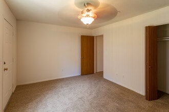 Persimmon Square Apartments in Oklahoma City, OK - Foto de edificio - Interior Photo