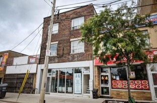 2938 Danforth Ave in Toronto, ON - Building Photo