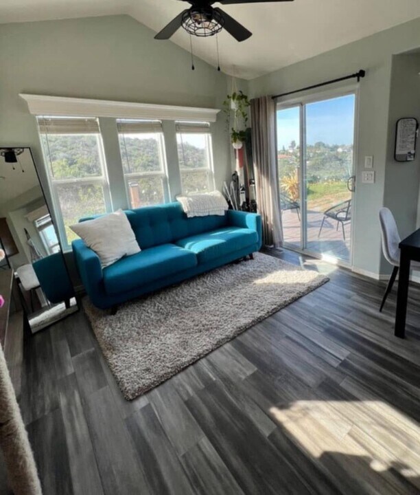 1961 Elevado Rd in Vista, CA - Building Photo