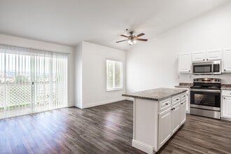 Quail Hill Apartments in Castro Valley, CA - Foto de edificio - Interior Photo