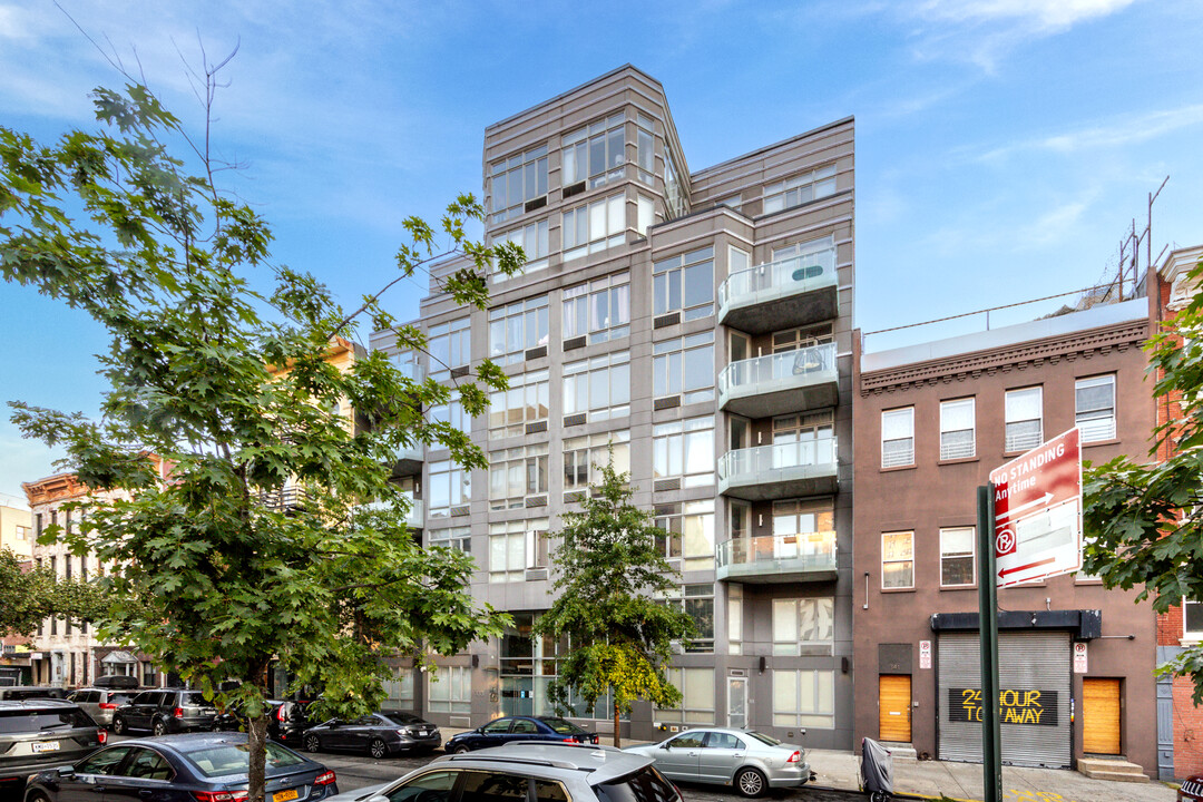 Pascal Condominium in New York, NY - Building Photo