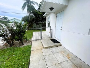 214 NE 11th St in Delray Beach, FL - Building Photo - Building Photo