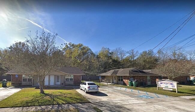 46 Iris Ln in Westwego, LA - Building Photo - Building Photo