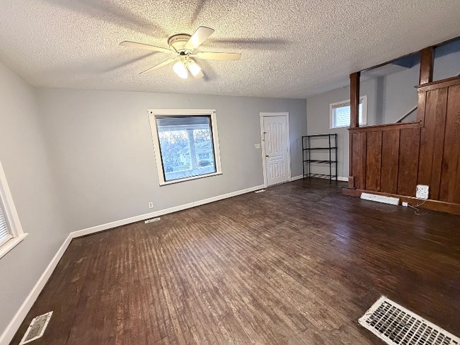 2343 E 12th St in Des Moines, IA - Building Photo - Building Photo