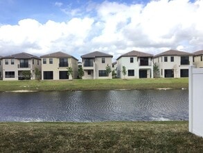 3331 W 94th Terrace in Hialeah, FL - Building Photo - Building Photo