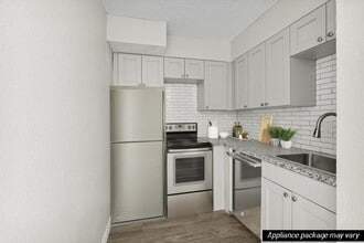 Lenox Cove | NEWLY-DESIGNED APARTMENTS in Jacksonville, FL - Foto de edificio - Building Photo