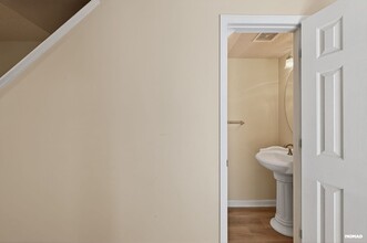 2505 Bay Harbor Dr, Unit 249.913200 in Raleigh, NC - Foto de edificio - Building Photo