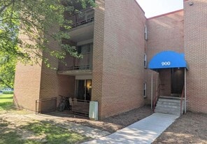 900 Brightwood Manor Dr in Blacksburg, VA - Building Photo