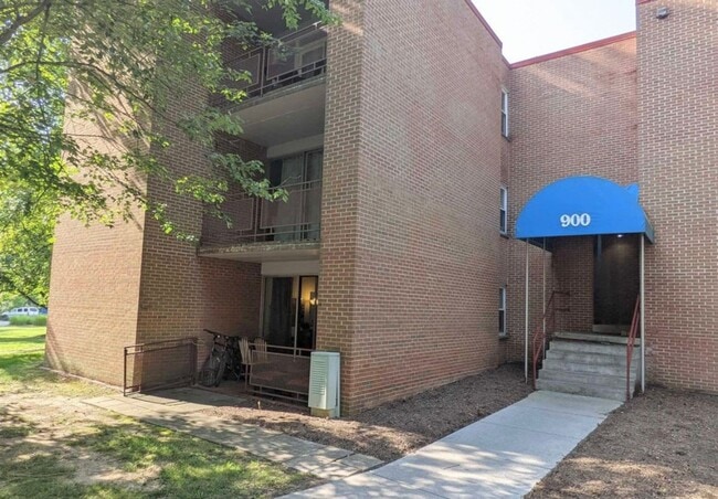 property at 900 Brightwood Manor Dr