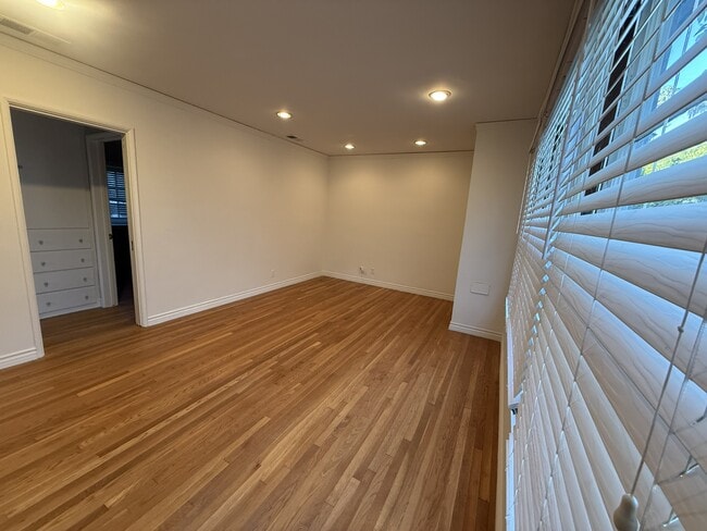 10901 Huston St, Unit 10901