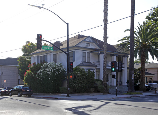 400-406 S 7th St in San Jose, CA - Foto de edificio - Building Photo