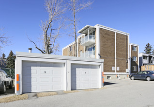 2006 Urquhart Rd NW in Calgary, AB - Building Photo - Building Photo