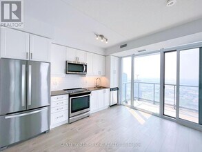 7895-7895 Jane St in Vaughan, ON - Building Photo - Building Photo