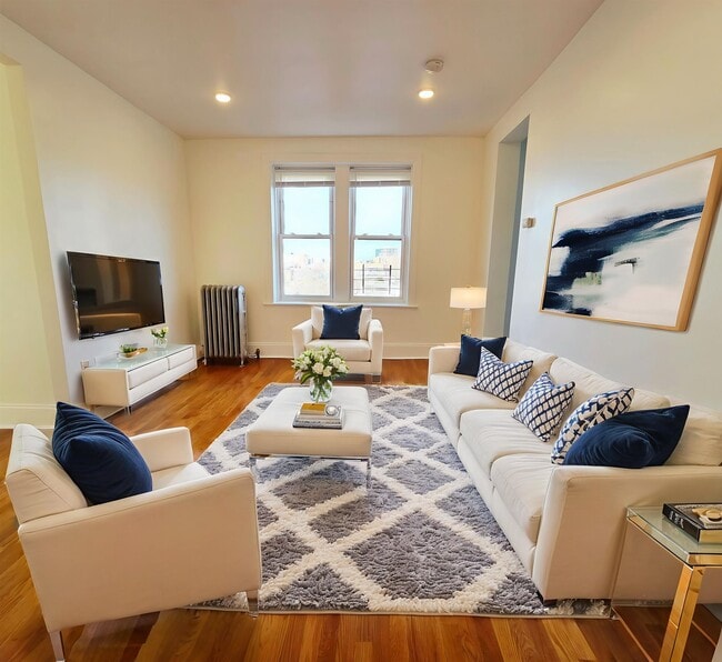 106 Glenwood Ave in Jersey City, NJ - Foto de edificio - Building Photo