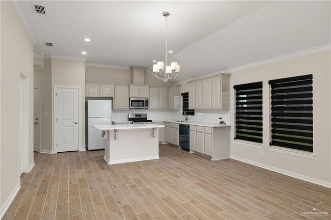 17 Highland Ave in McAllen, TX - Building Photo - Building Photo