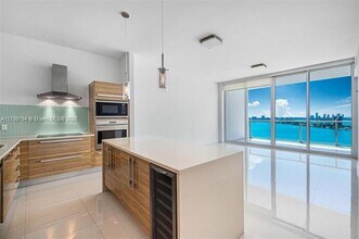 2020 N Bayshore Dr, Unit 3904 in Miami, FL - Foto de edificio - Building Photo
