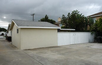 2615 Santa Ana Ave in Costa Mesa, CA - Building Photo - Building Photo